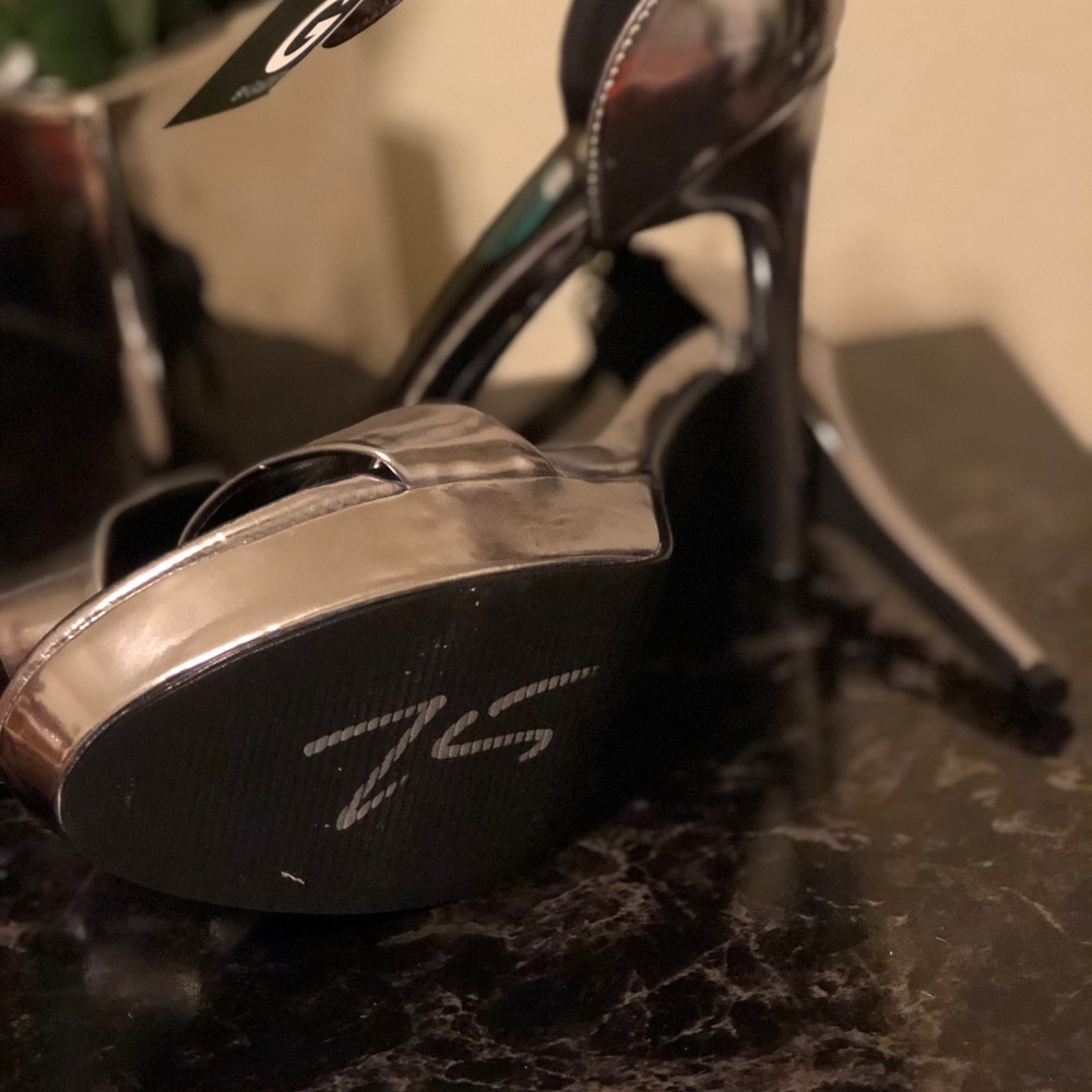 Guess Sandals - Picture 5 of 5